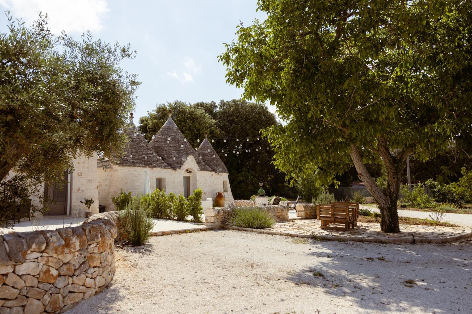 Il Trullo Di Pozzallegro Locorotondo Luaran gambar
